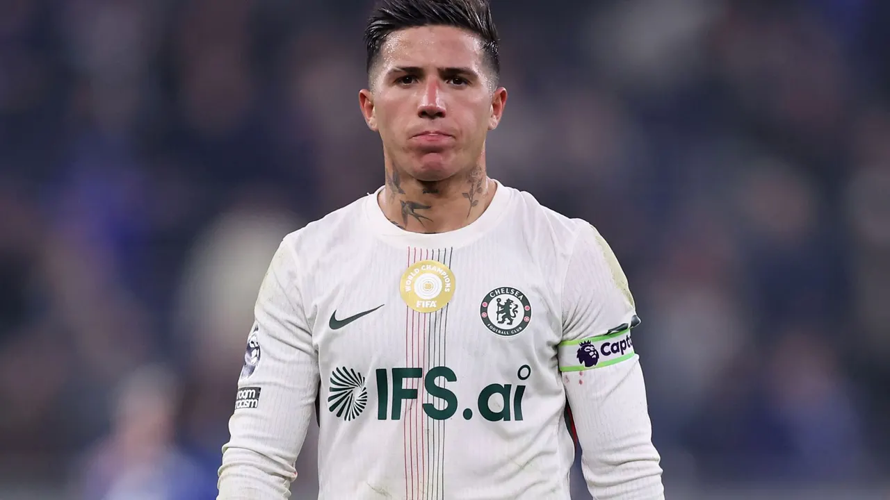 من سيحل محل إنزو فرنانديز في تشيلسي؟ «البلوز» «مُعجبون» بنجم الدوري الألماني الذي تُقدر قيمته بـ50 مليون يورو